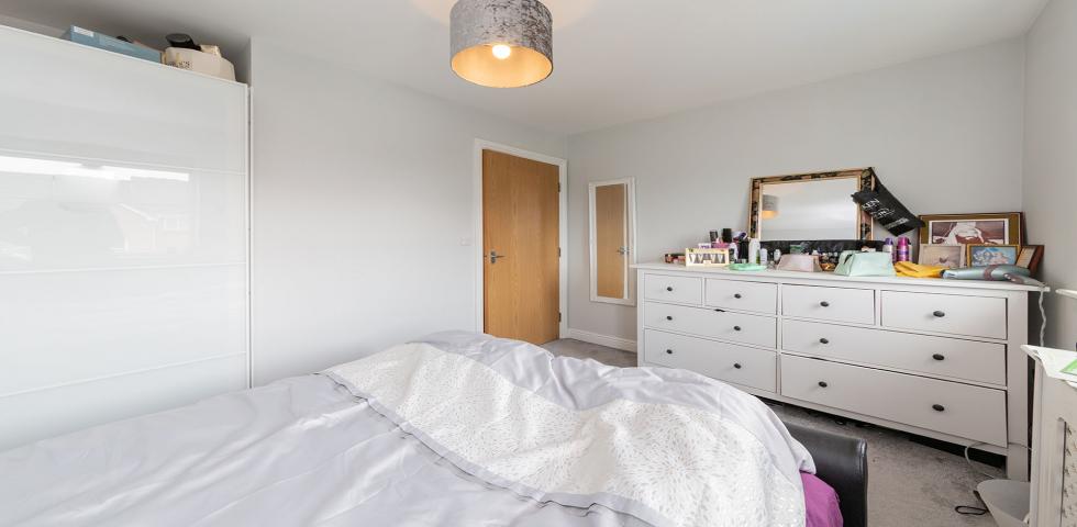 			UNDER OFFER , 1 Bedroom, 1 bath, 1 reception Flat			 Windmill Drive, CRICKLEWOOD